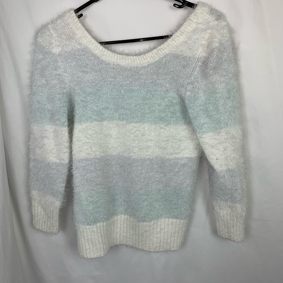 Almost Famous Vneck soft sweater - Picture 3 of 5